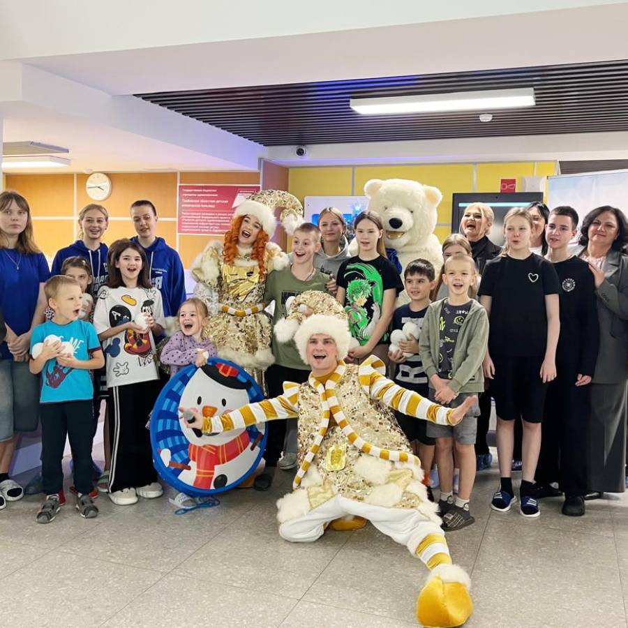 Евгений Первышов поздравил маленьких пациентов Тамбовской областной детской клинической больницы с наступающим Новым годом