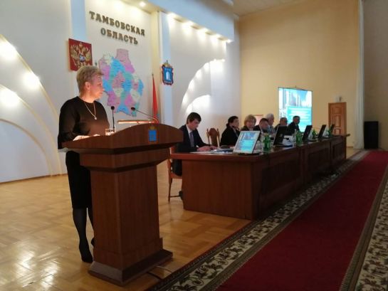 На данном изображении может находиться: 1 человек, в помещении